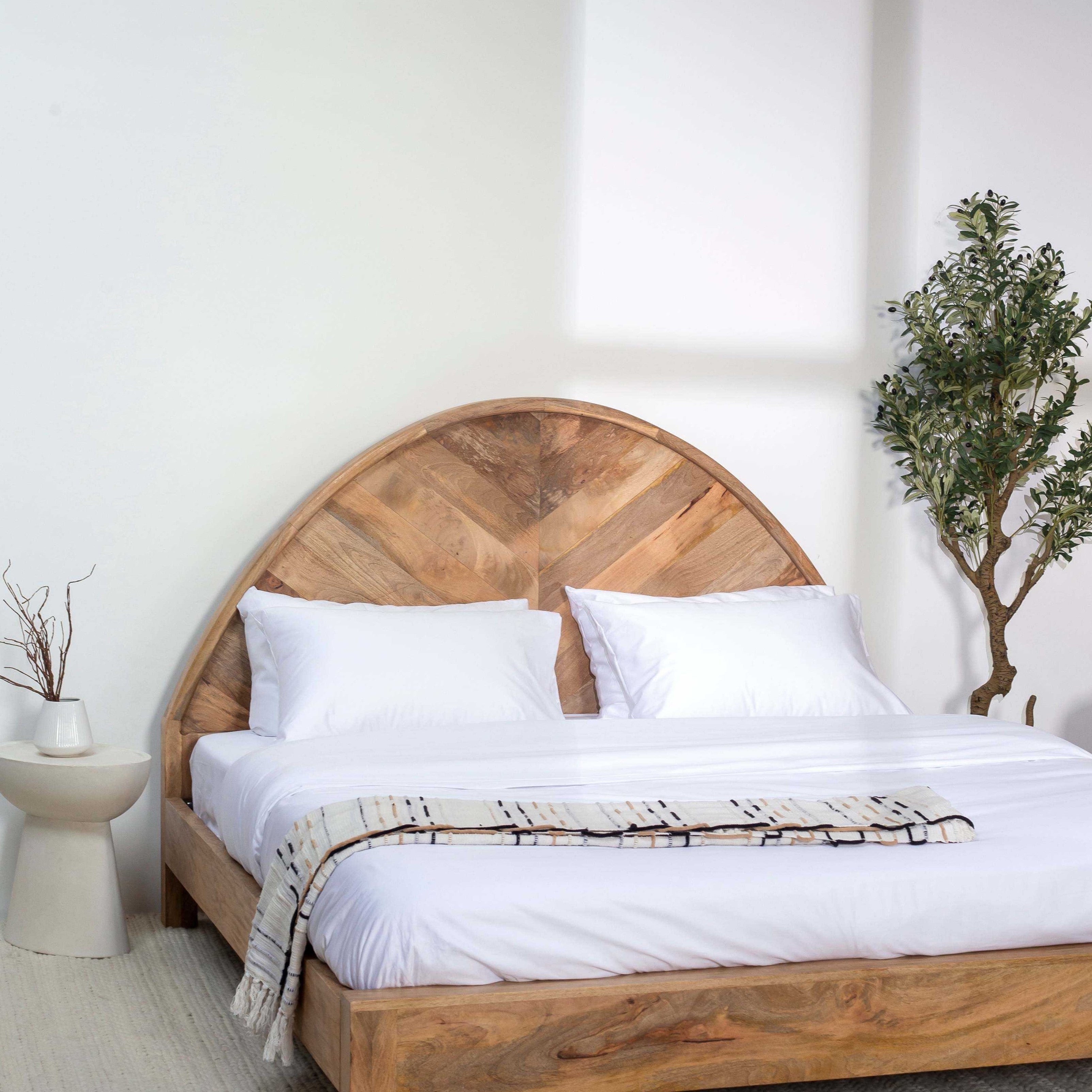 Säng i massivt mangoträ