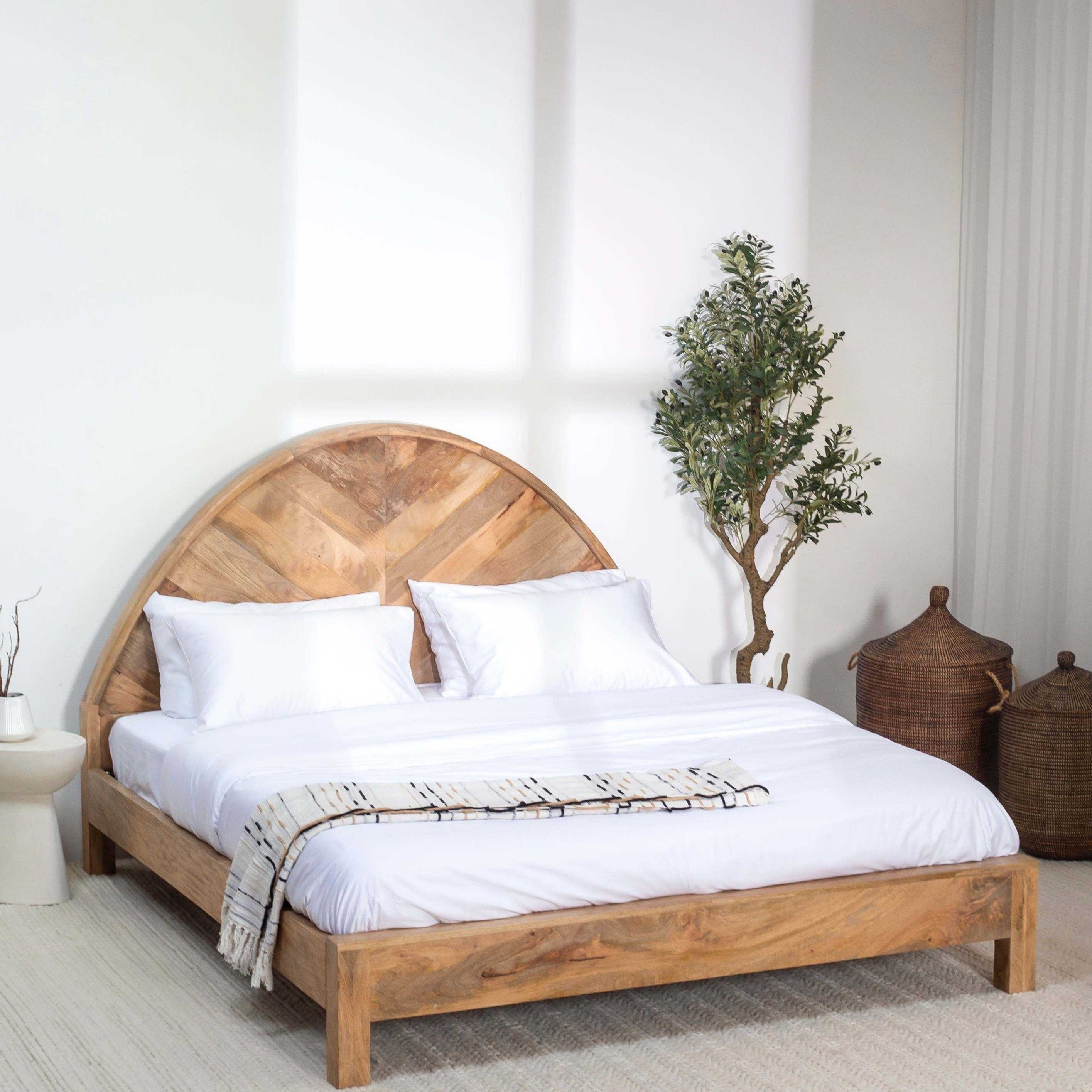 Säng i massivt mangoträ